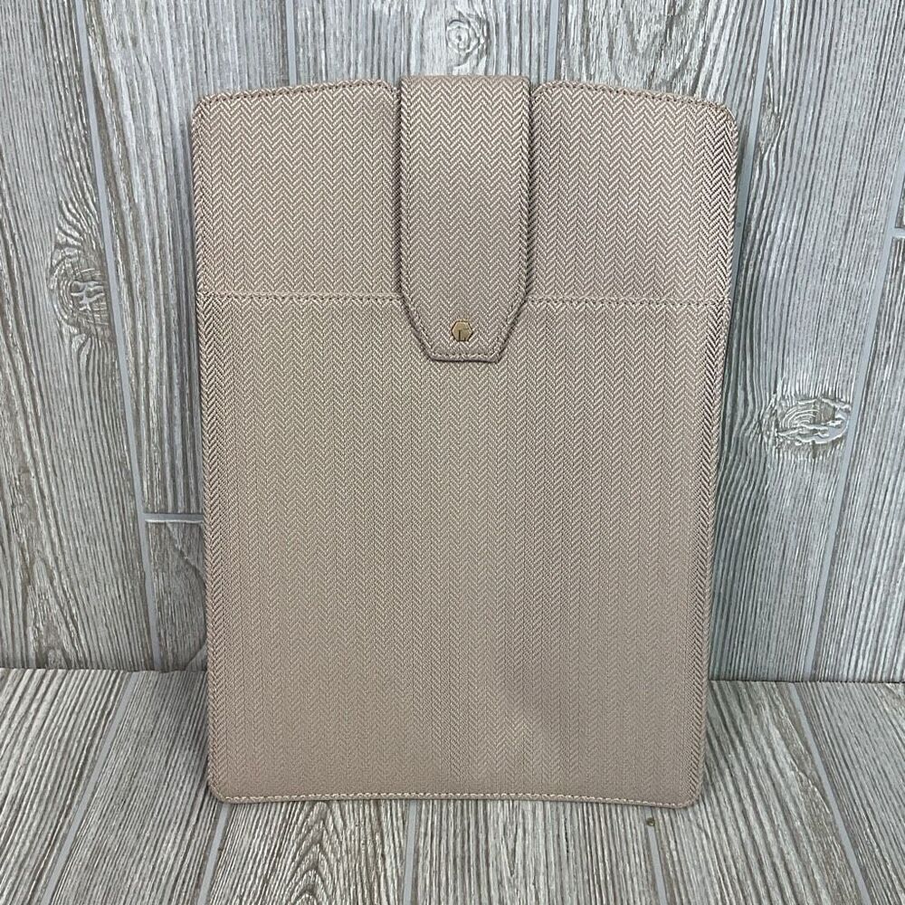Lindsay Albanese Limited Edition Daily Laptop Clutch Beige Chevron Tablet Chrome